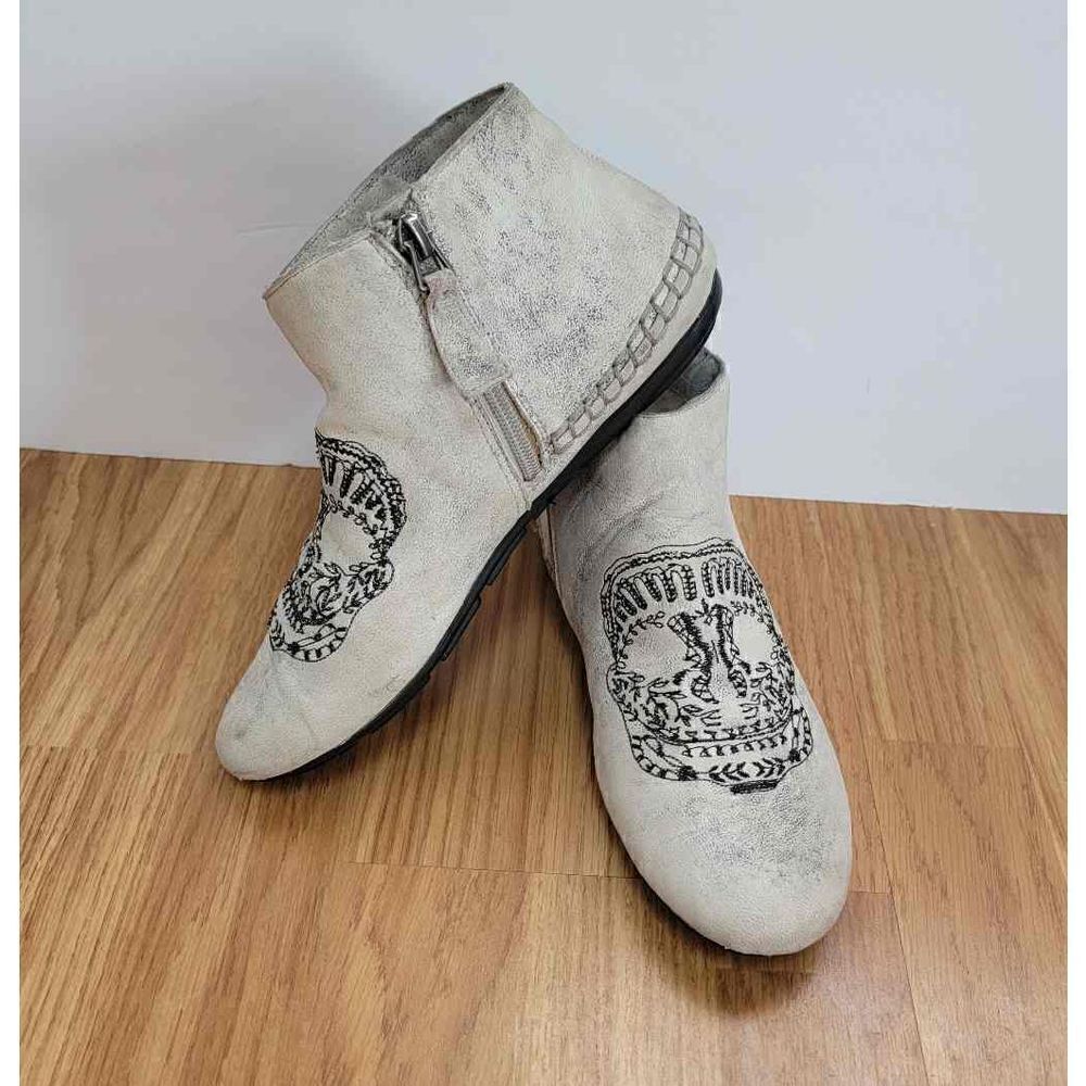 House of Harlow Mara Skull Moccasin Boots 7.5